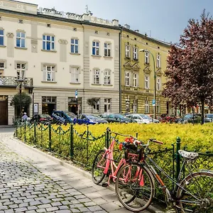 https://miodowe-mieszkanko.krakowhotelspoland.com